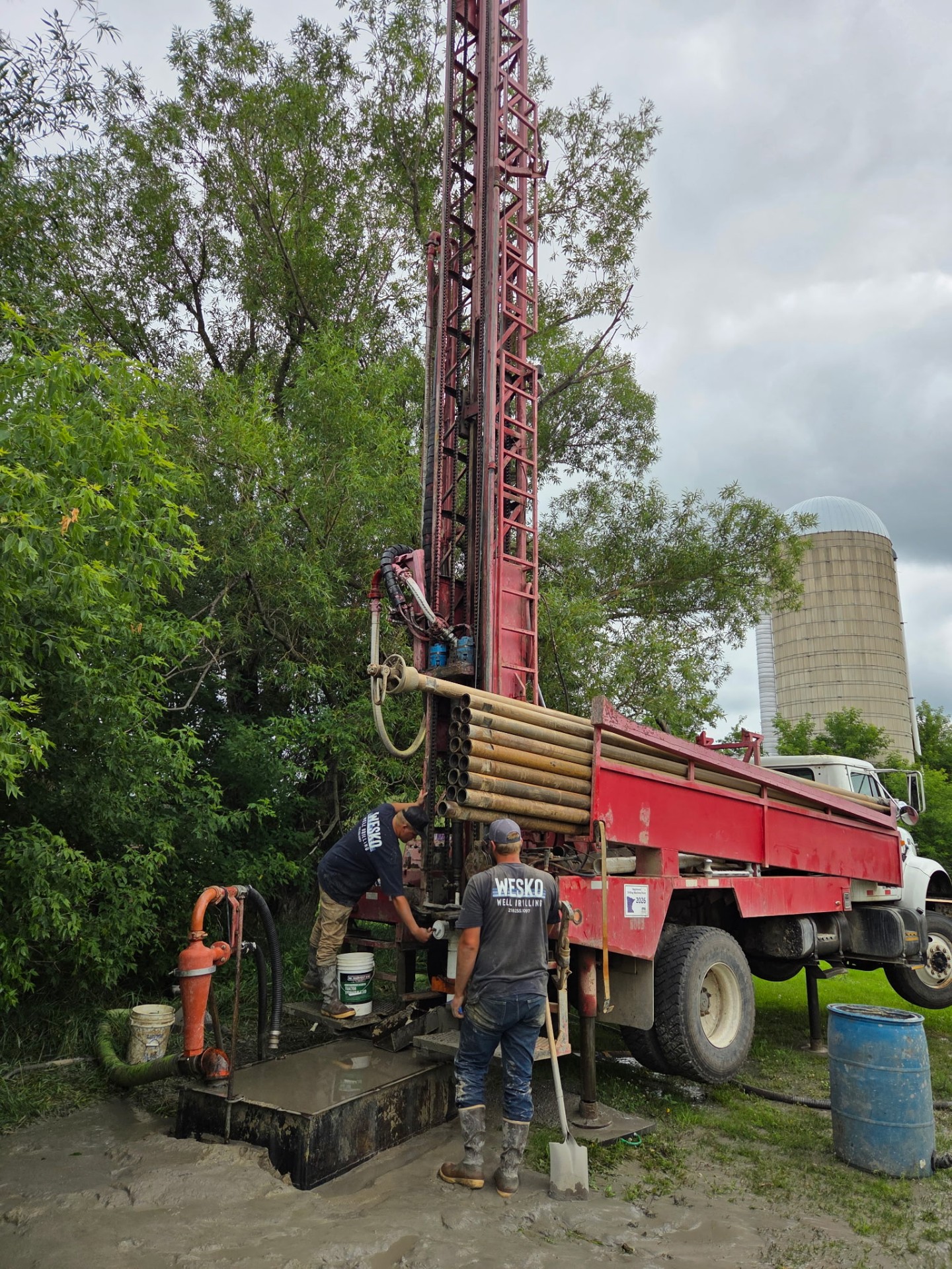 WESKO crew and drilling rig
